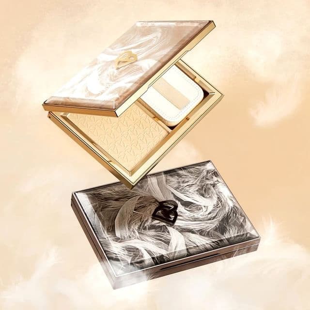 Classic Version Version Pressed Powder, #B02 Light Beige