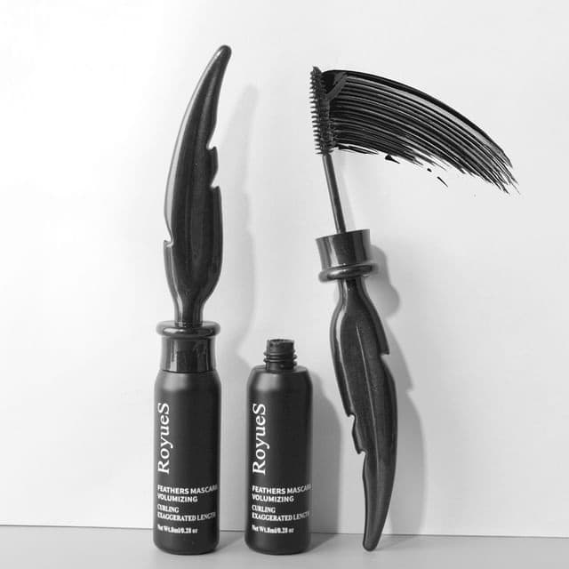 Floating Feather Voluminzing Mascara