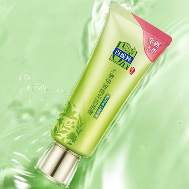 Moisturizing Essence Facial Cleanser